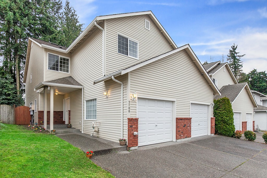 Property Photo:  5708 137th Place SE  WA 98208 