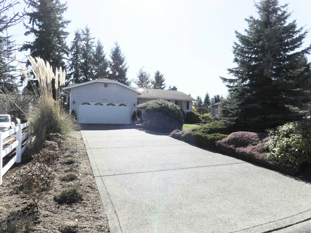 Property Photo:  2422 136th Place SE  WA 98012 