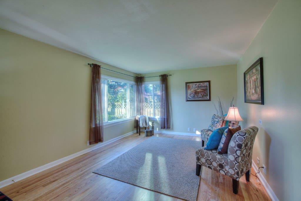 Property Photo:  322 S 112th St  WA 98168 