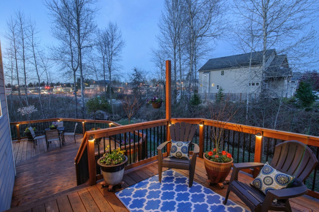 Property Photo:  278 Vashon Place NE  WA 98059 