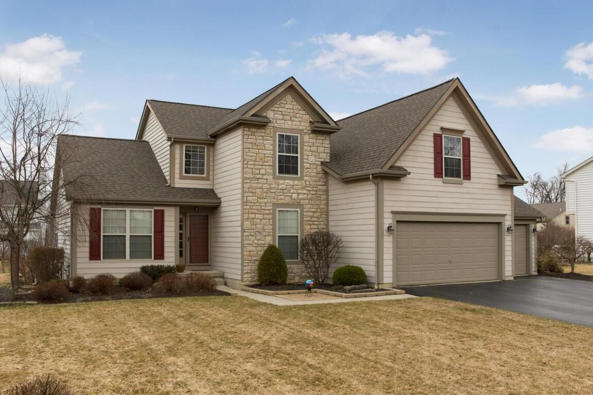 Property Photo: 1751 Harrison Pond Drive OH 43054