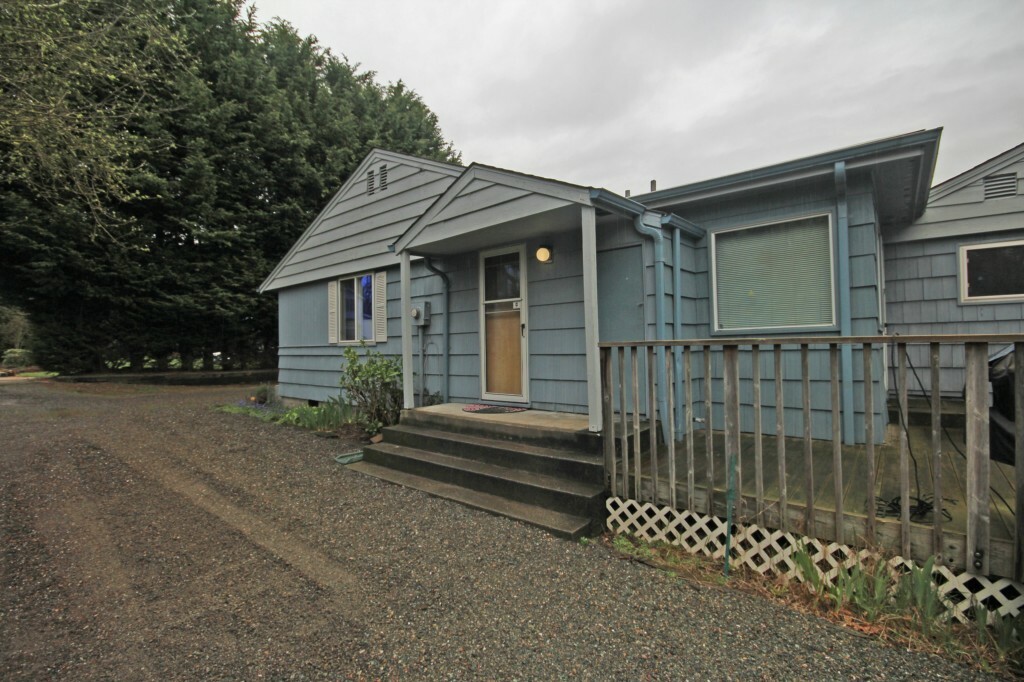 Property Photo:  2905 S 146th St  WA 98168 