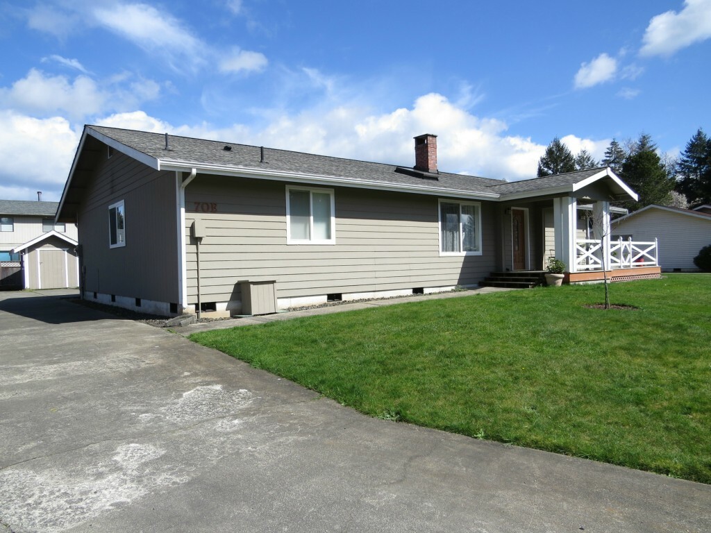 Property Photo:  70 Heatherwood Ct E  WA 98584 