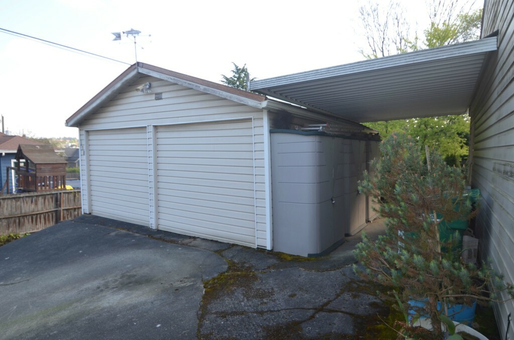 Property Photo:  138 NE 61st St  WA 98115 