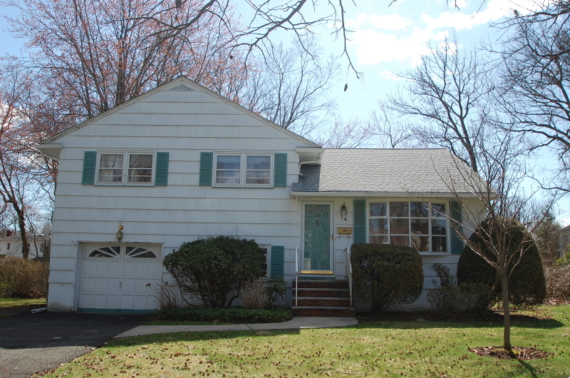 Property Photo:  14 Birchwood Terrace  NJ 07023 