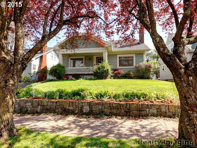 Property Photo: 928 SE 54th Ave OR 97215