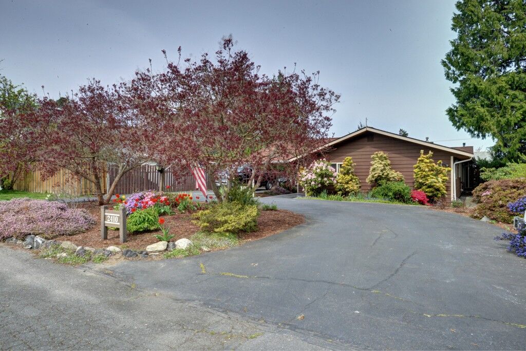 Property Photo:  2410 13th St  WA 98221 