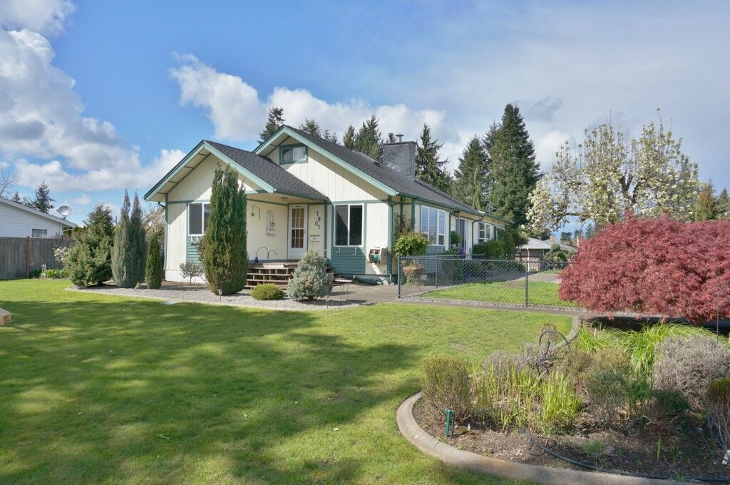 Property Photo: 1901 4th Ave NW WA 98371