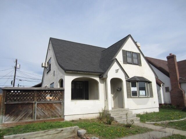 Property Photo:  710 Yakima  WA 98801 