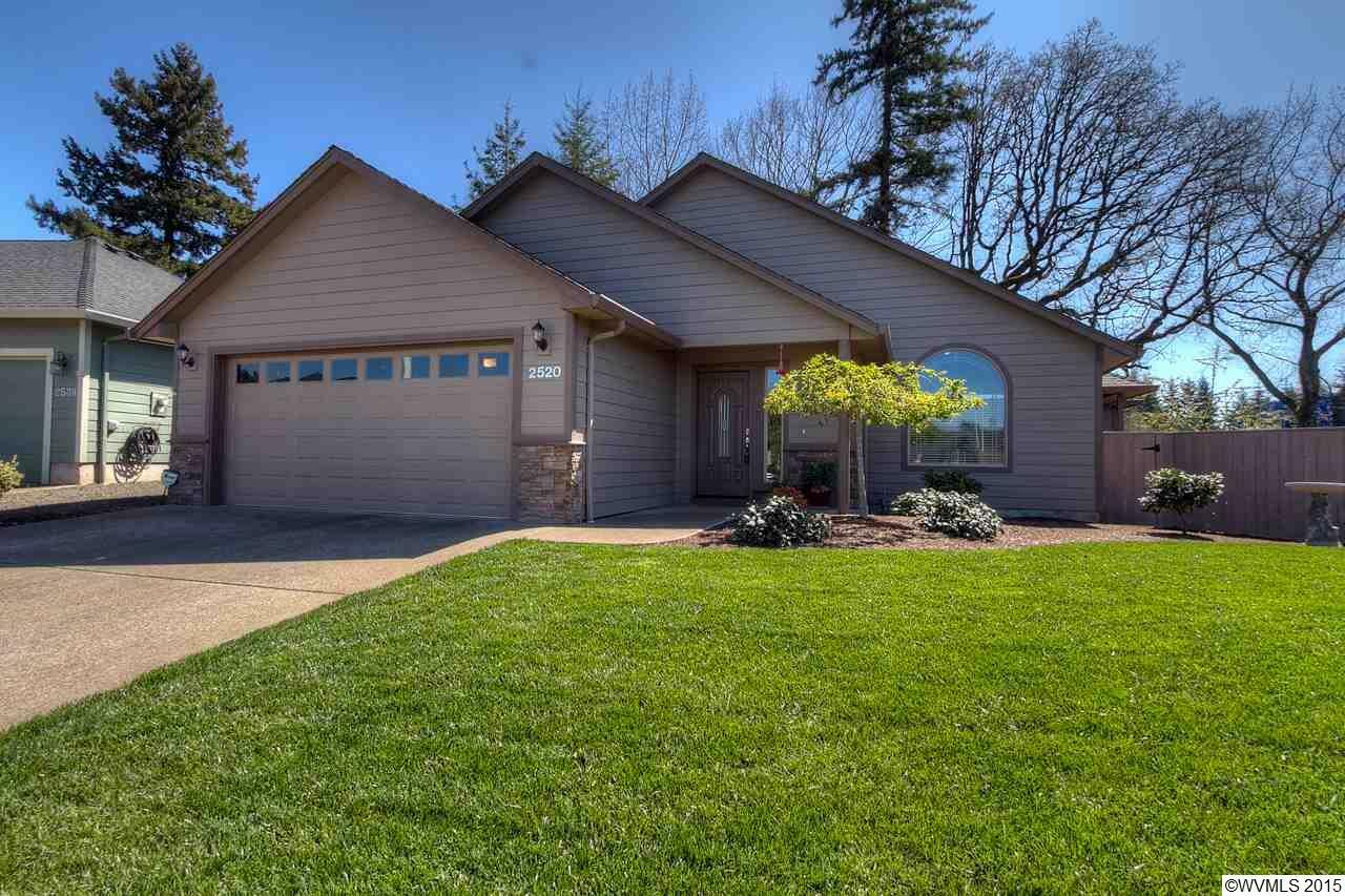 Property Photo: 2520 Round Table Ct SE OR 97306