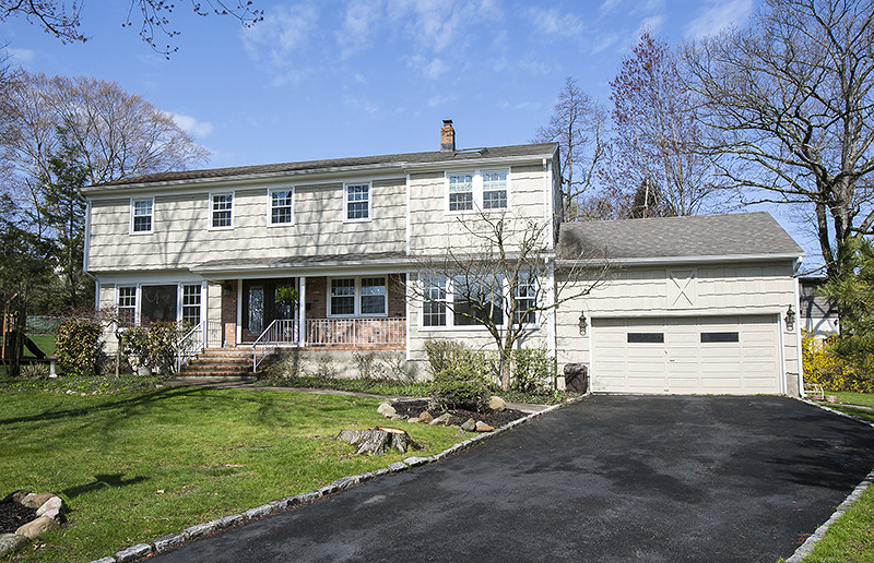 Property Photo:  28 Ridge Dr  NJ 07039 