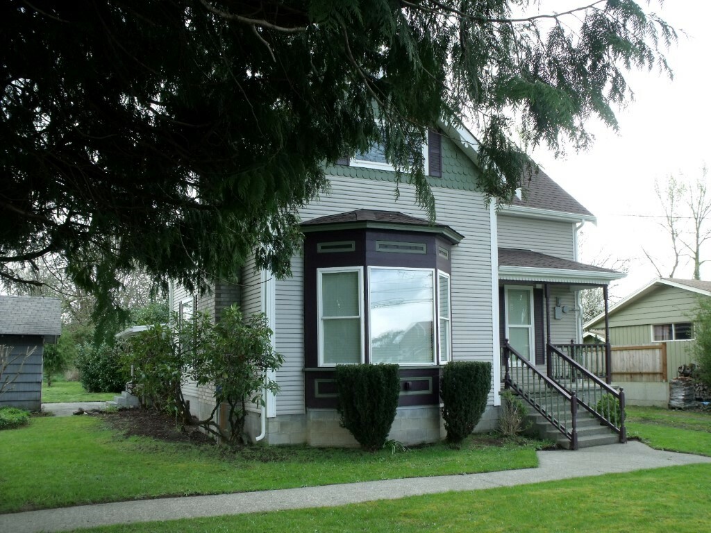 Property Photo:  1308 N Pearl St  WA 98531 