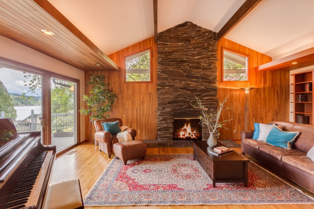 Property Photo:  9420 SE 54th St  WA 98040 