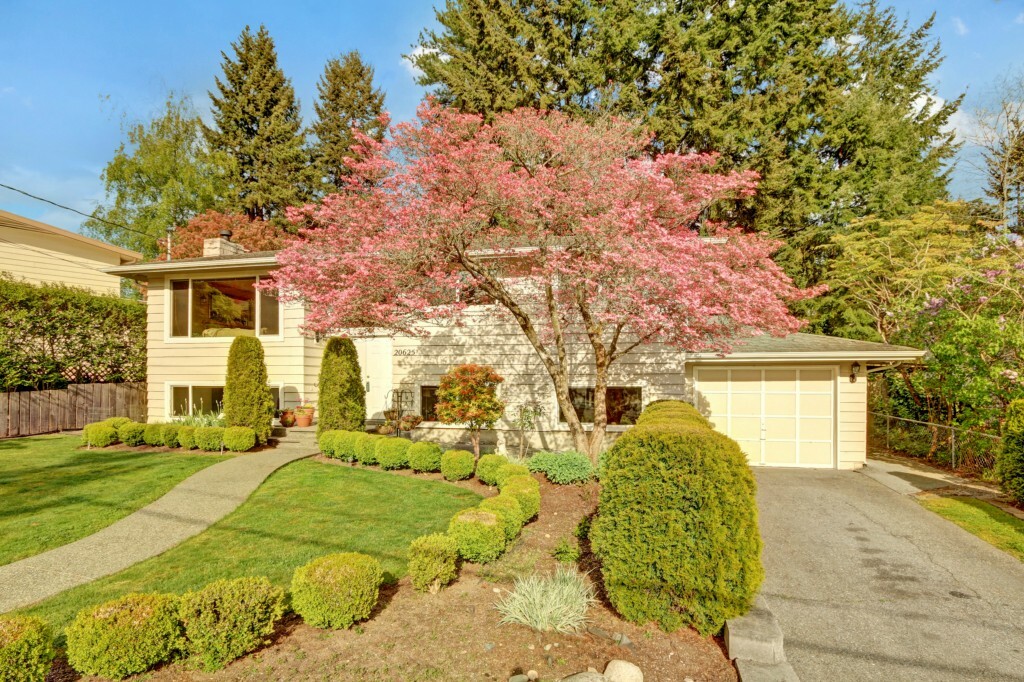 Property Photo:  20625 24th Ave W  WA 98036 