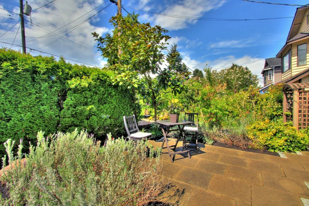 Property Photo: 9008 6th Ave NW WA 98117