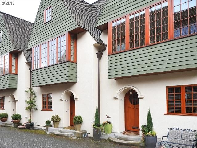 Property Photo:  2529 NW Westover Rd  OR 97210 