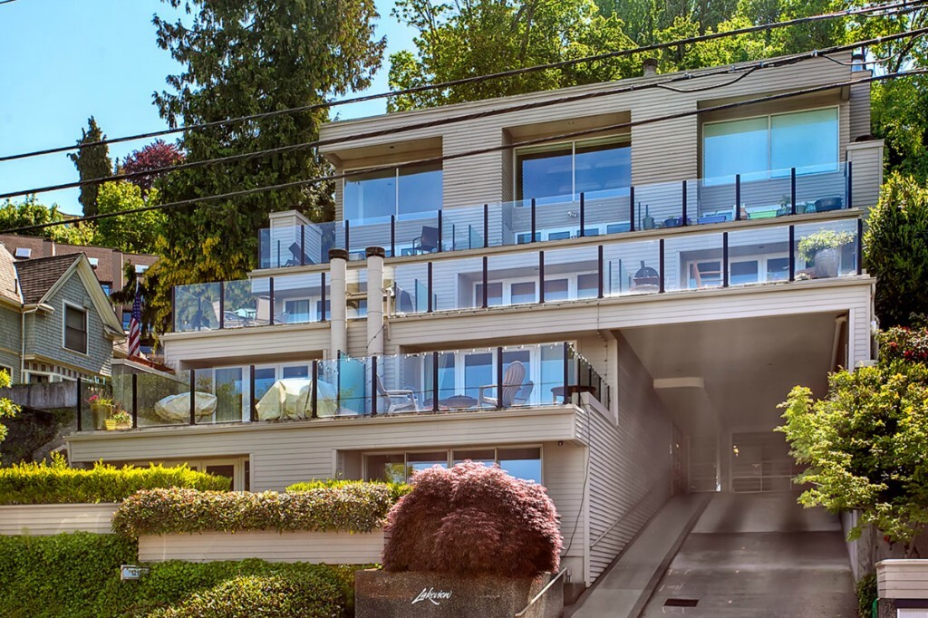 Property Photo: 1210 Lakeview Blvd E 303 WA 98102