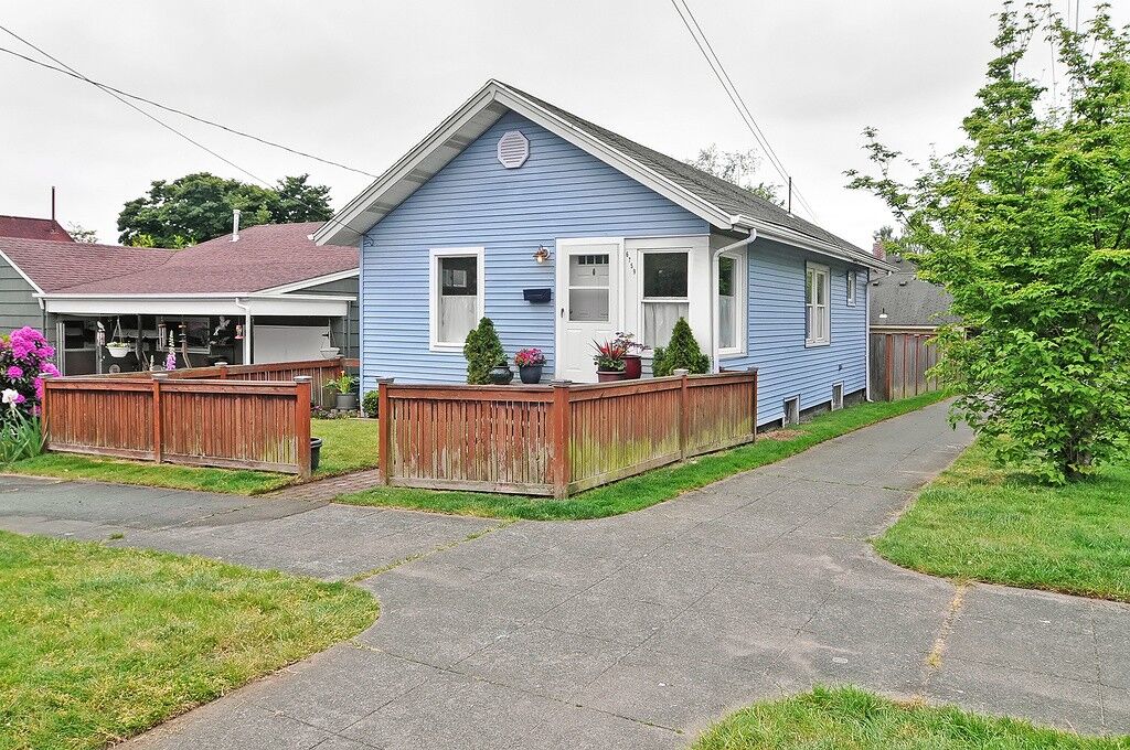 Property Photo:  6759 16th Ave NW  WA 98117 