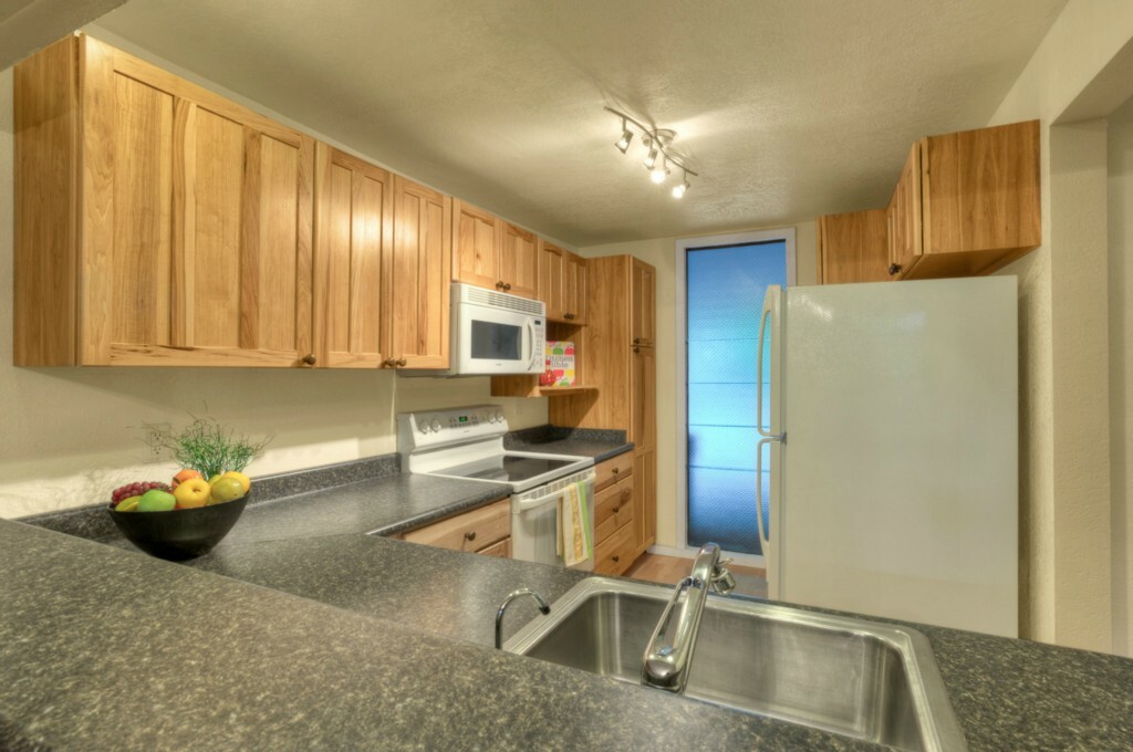 Property Photo: 6742 137th Ave NE 426 WA 98052