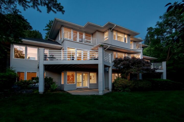 Property Photo:  5617 W Mercer Wy  WA 98040