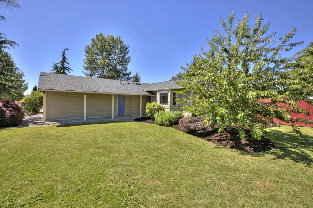 Property Photo:  2721 E Broadway  WA 98274 