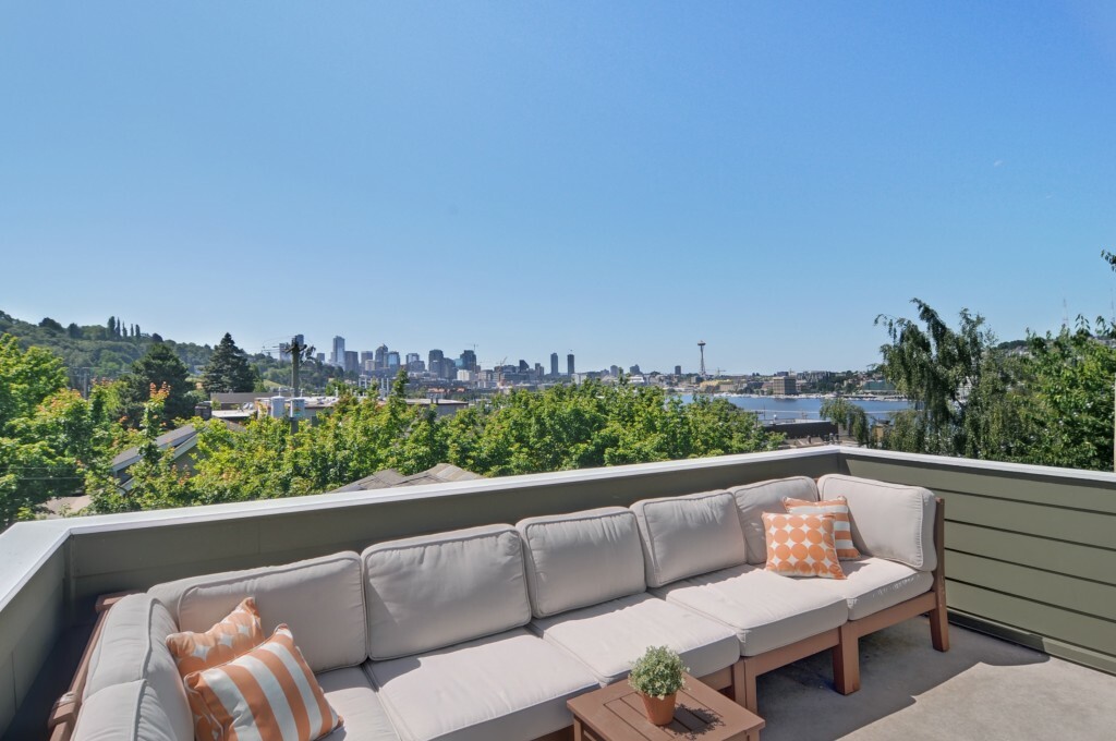 Property Photo: 220 E Boston St WA 98102