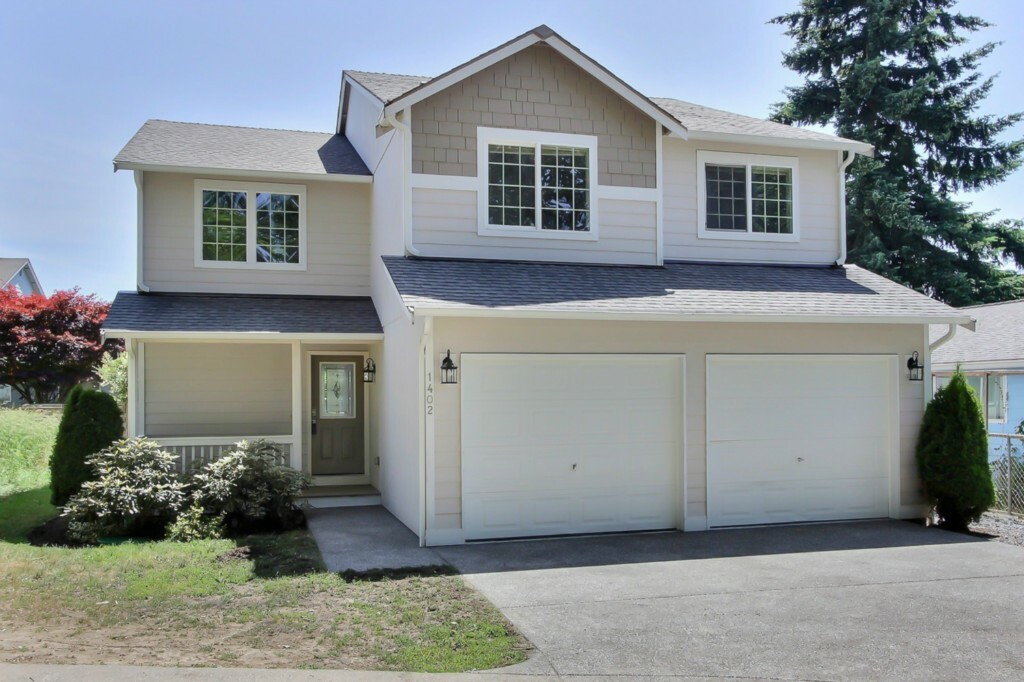 Property Photo:  1402 121st St S  WA 98444 