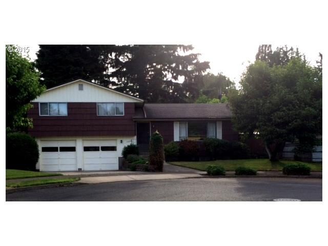 Property Photo:  10234 SE Market Dr  OR 97216 