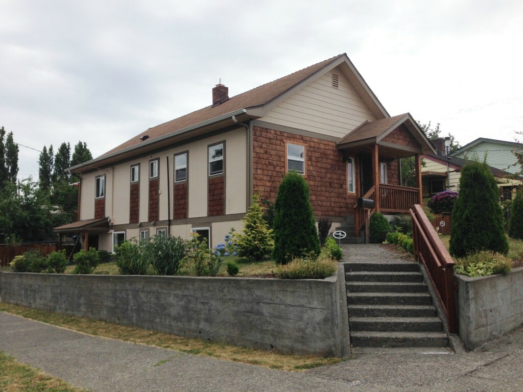Property Photo: 3829 S Orcas St WA 98118