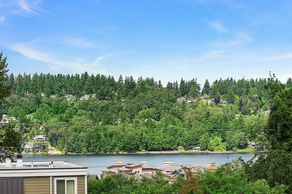 Property Photo:  4100 Lake Washington Blvd N D-203  WA 98056 