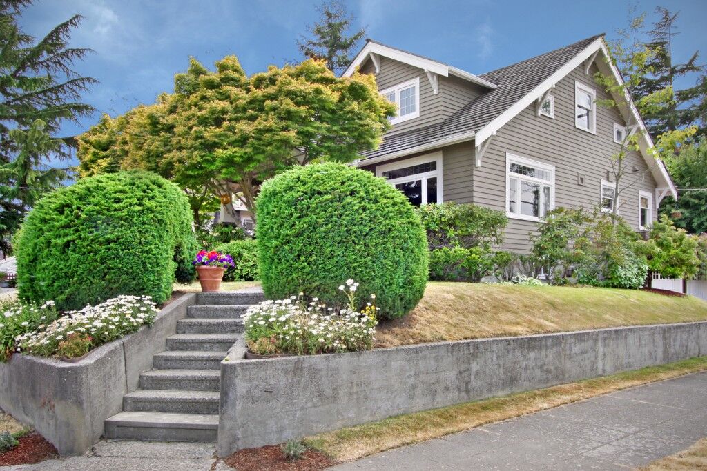 Property Photo:  3203 Belvidere Ave SW  WA 98126 