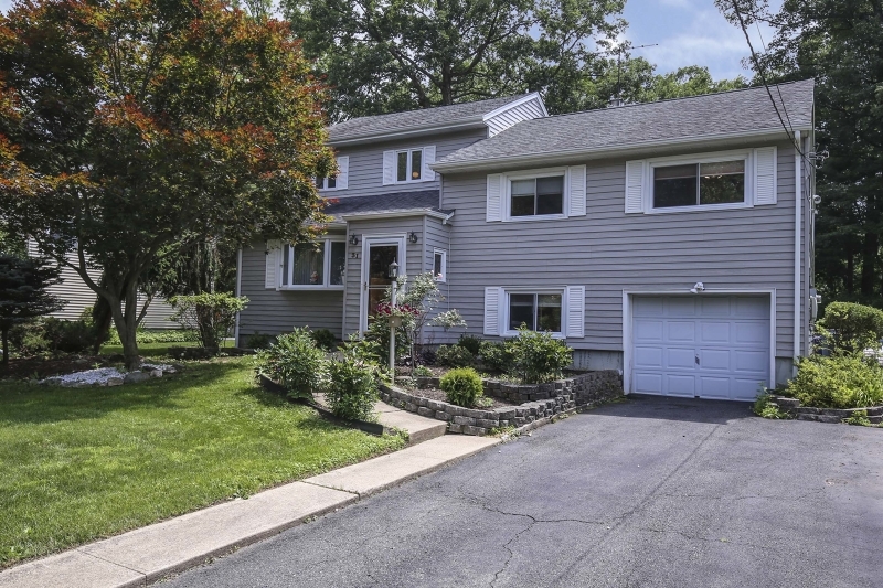 Property Photo:  31 Bryant Dr  NJ 07039 