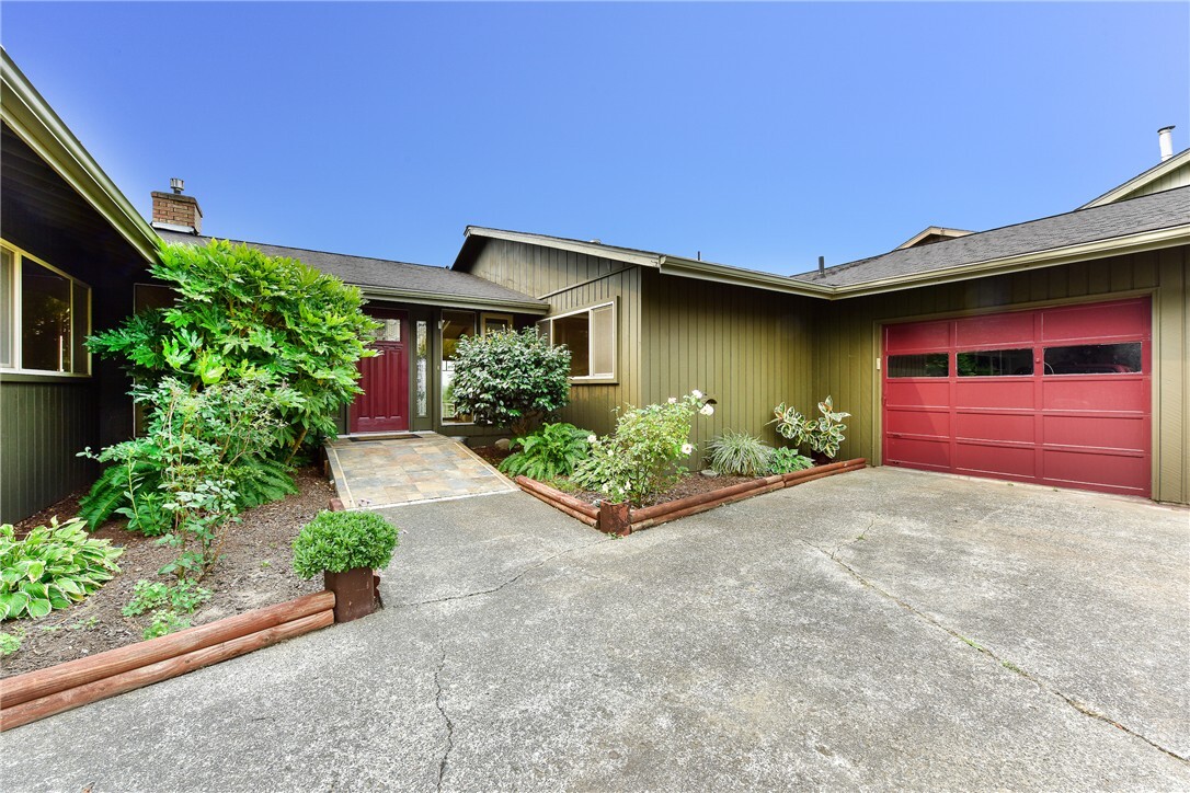 Property Photo:  2447  Crestline Street  WA 98248 