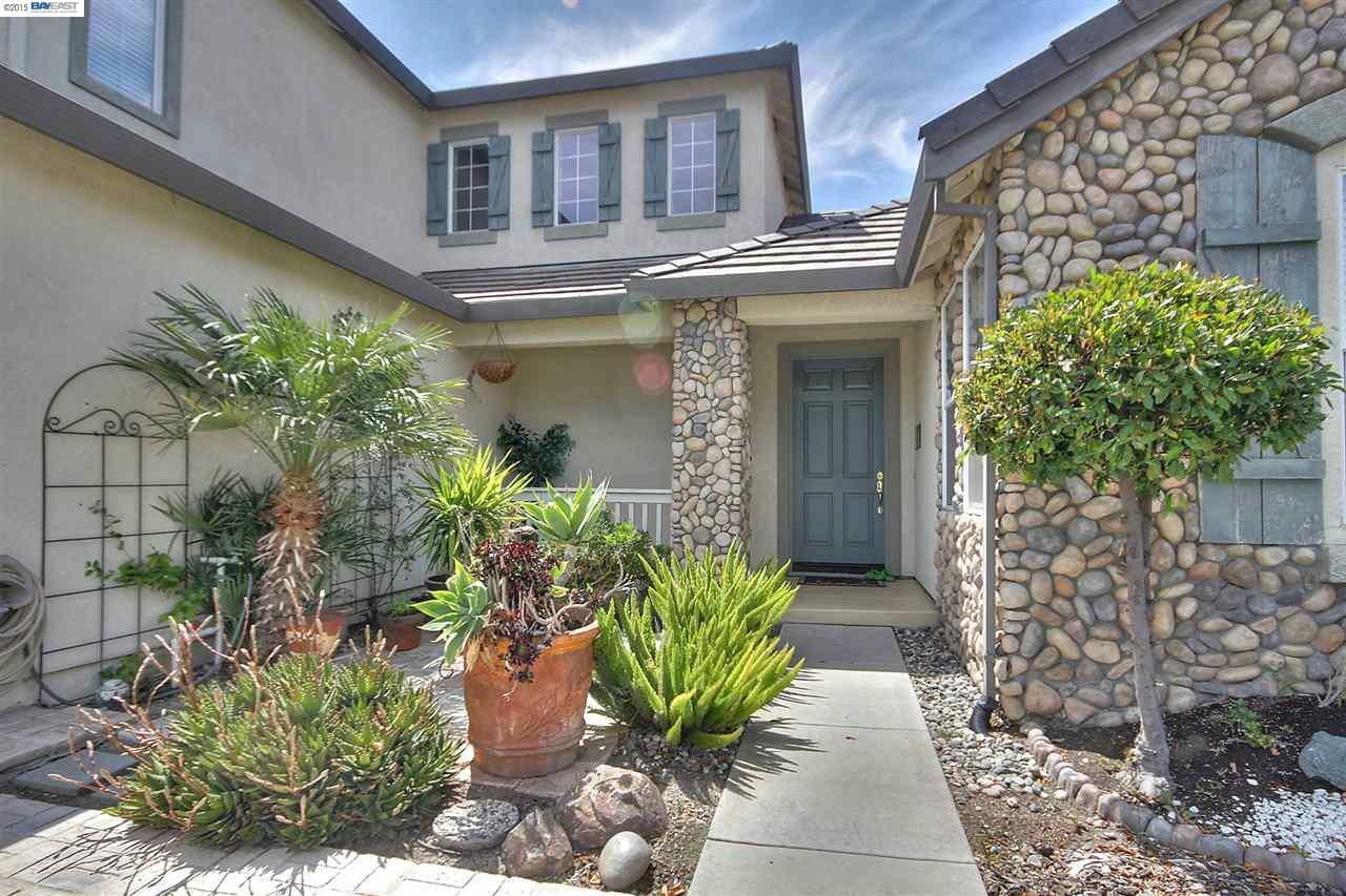 Property Photo: 483 Riley Ct. CA 95377-8548
