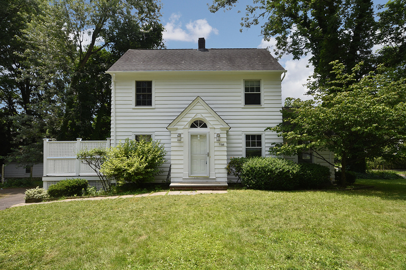 Property Photo:  736 Ridgewood Rd  NJ 07041 