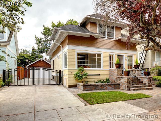 Property Photo:  2448 NW Savier St  OR 97210 