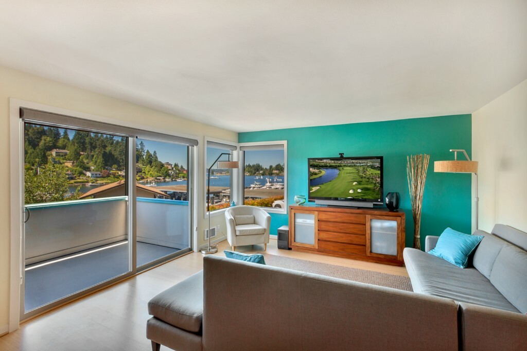 Property Photo:  9951 Lake Washington Blvd NE 14  WA 98004 