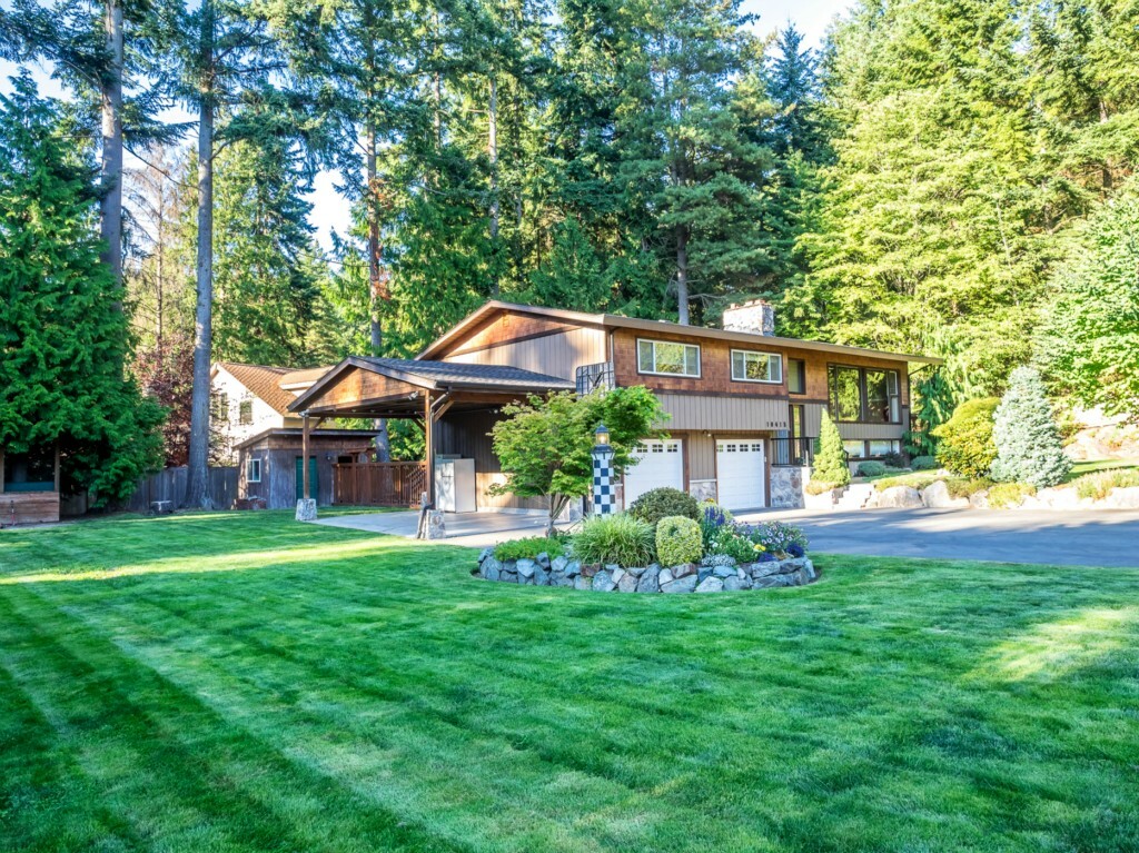 Property Photo:  10415 Nottingham Rd  WA 98020 