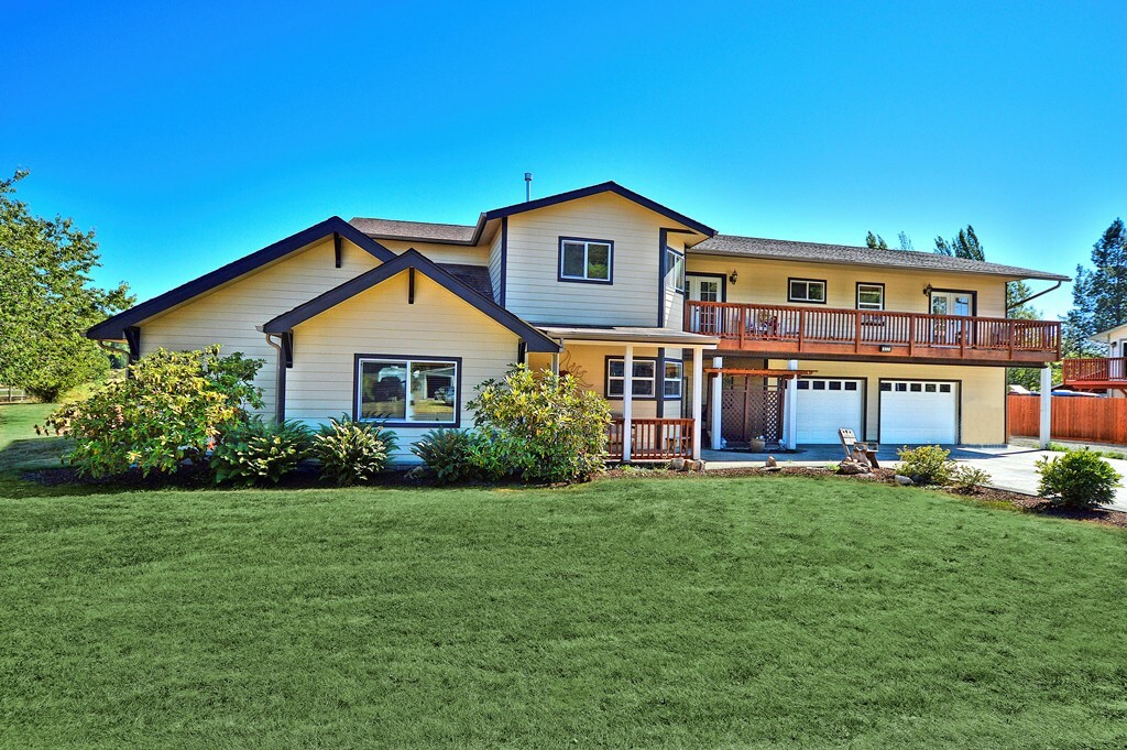 Property Photo:  802 State St  WA 98531 