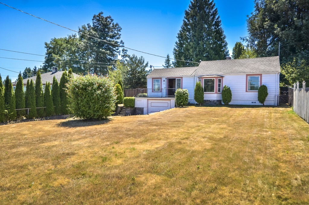 Property Photo:  2115 S 120th St  WA 98168 