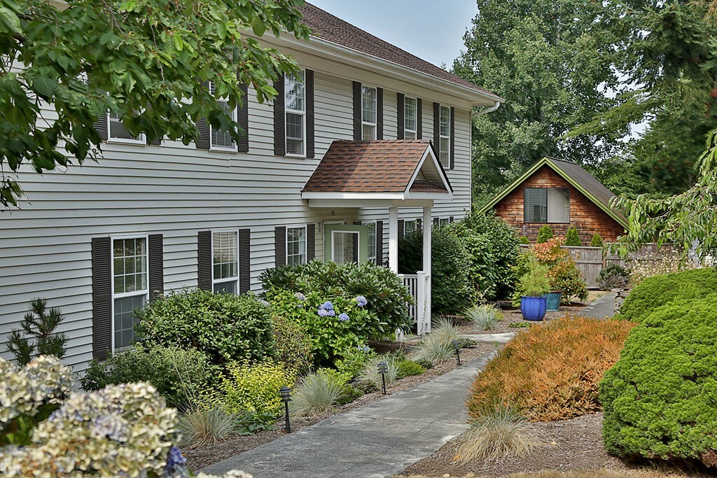 Property Photo:  522 Creekside Terr 201  WA 98260 
