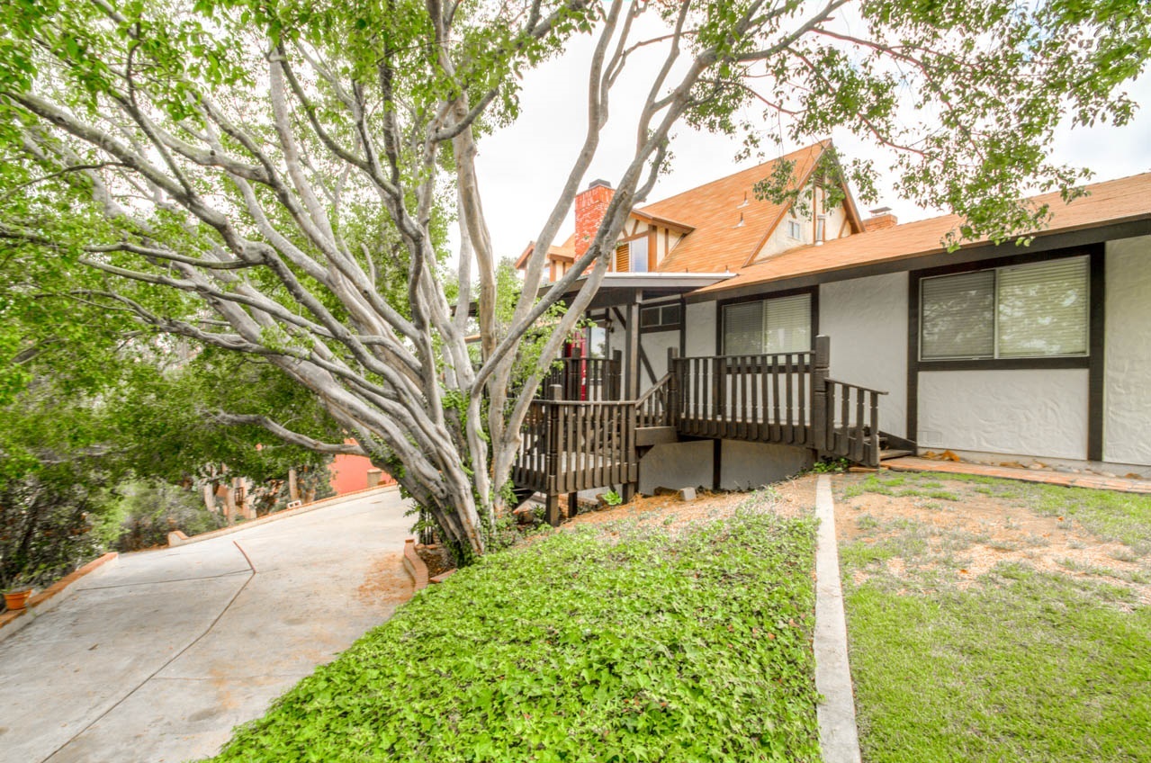 Property Photo: 161 Bellerive CA 92084