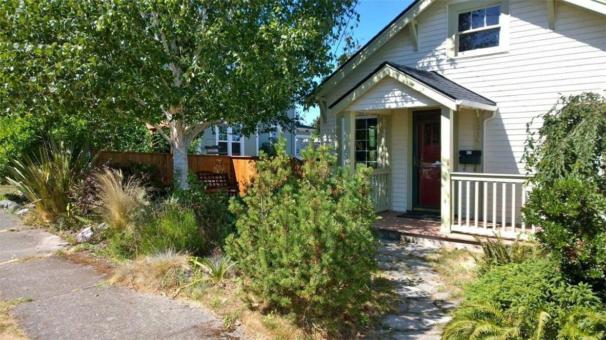 Property Photo:  1310 17th St  WA 98221 