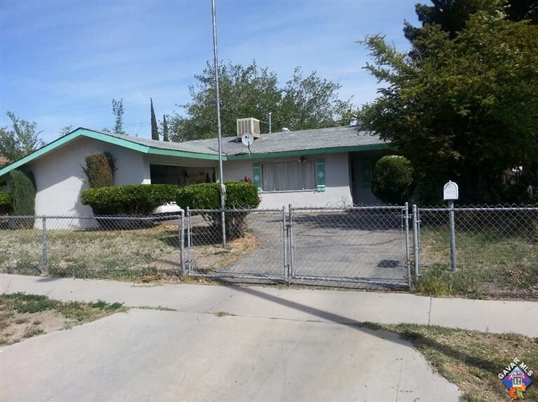 Property Photo:  411 E Avenue R7  CA 93550 