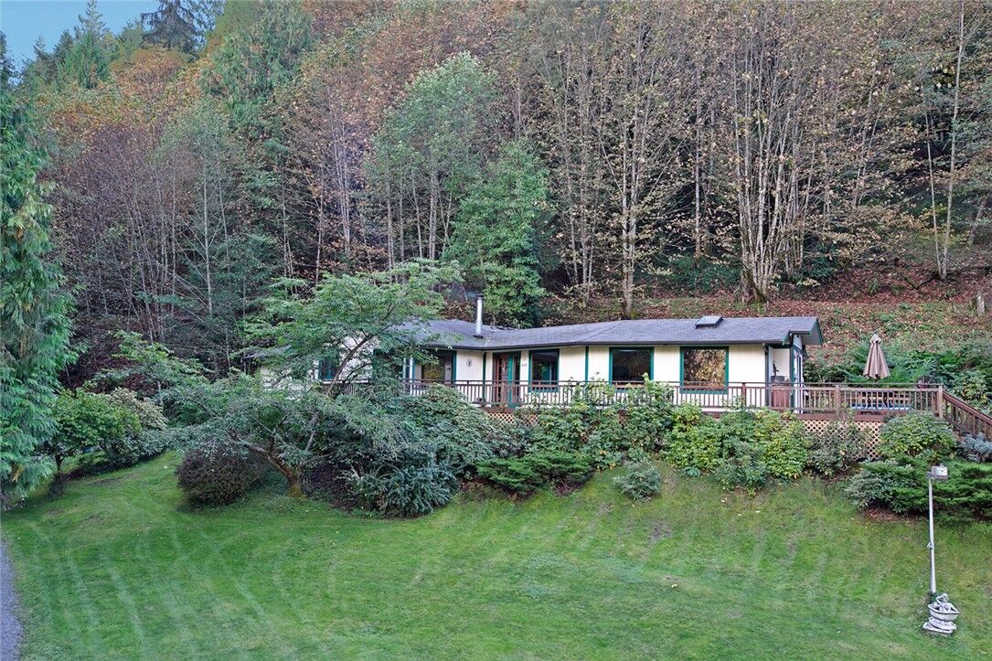 Property Photo: 26112 NE 17th St WA 98053