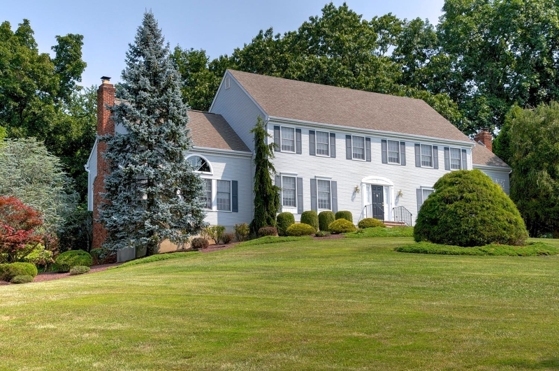 Property Photo:  2 Richfield Ct  NJ 08853 