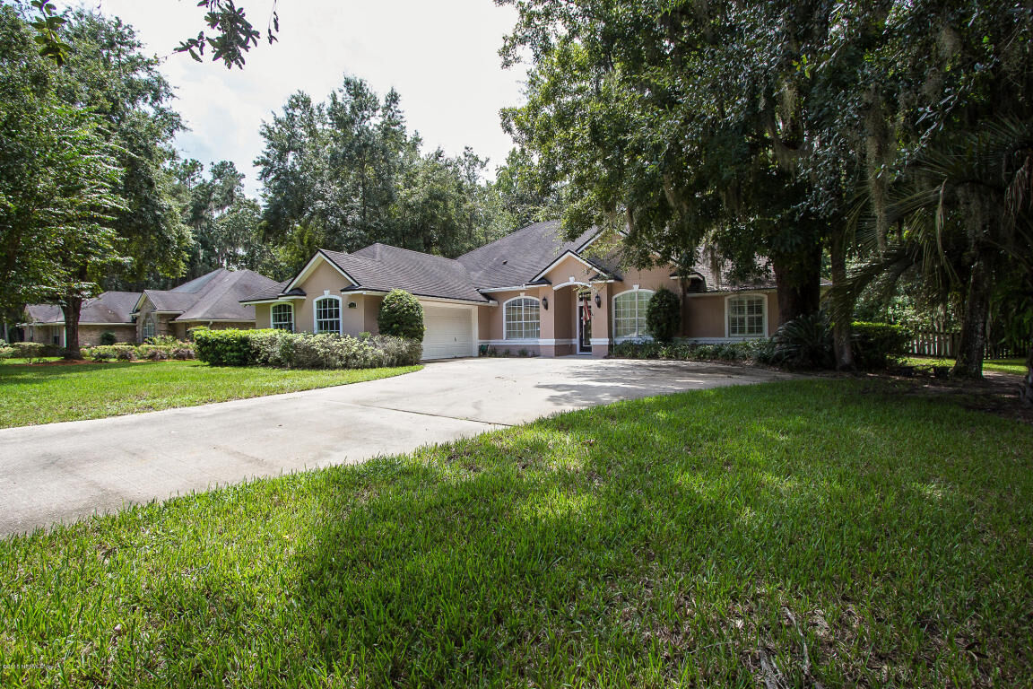 Property Photo: 2304 Emilys Way FL 32003