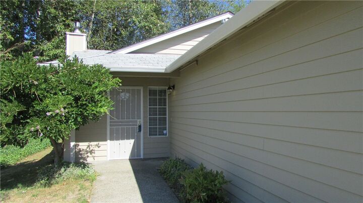 Property Photo: 13326 SE 236th Place WA 98042