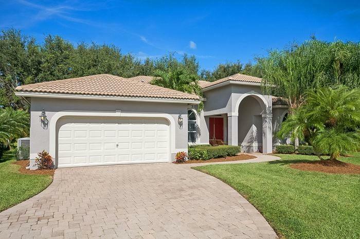 Property Photo: 12585 Oak Run Court FL 33436