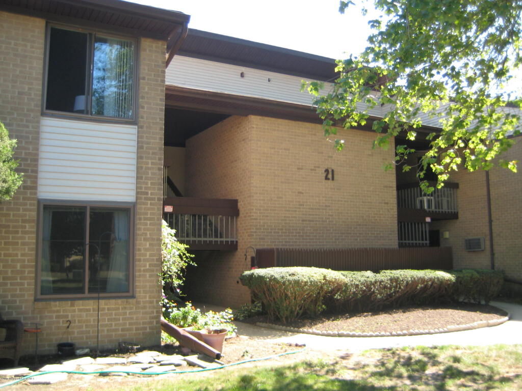 Property Photo:  21 Pine Cluster Circle  NJ 07726 